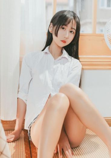 美女用手扒开自己下面