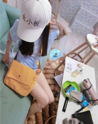 年轻的邻居的阿